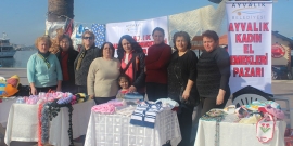 AYVALIK'LI BAYANLARDAN EL EMEĞİ GÖZ NURU ÜRÜNLER SATIŞTA